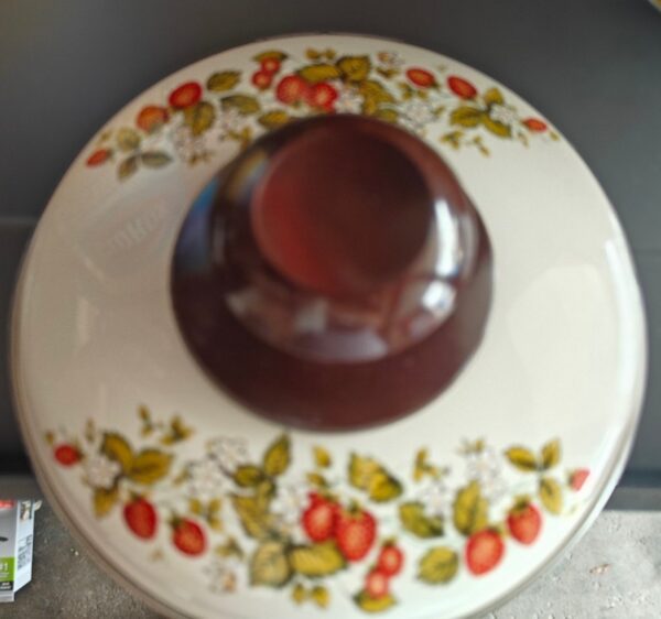 Stock pot mid century strawberry medium - Image 2