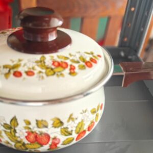 Vintage small stockpot w/ lid with strawberry