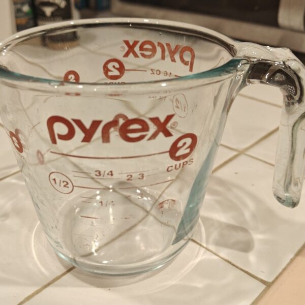 Pyrex 2 cup measure glass vintage